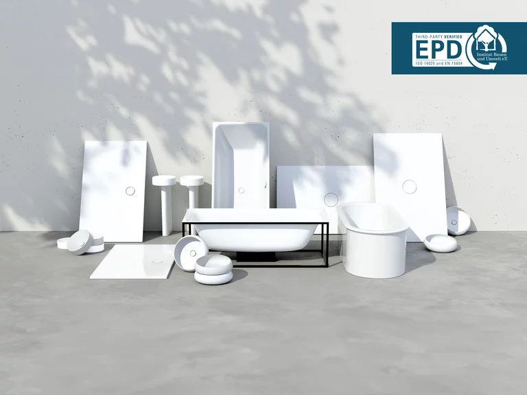 Bette Kollektionsmotiv mit Badewannen, Duschwannen und Waschtischen mit EPD Logo.