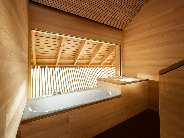 Designlinie BetteComodo Die Linie BetteComodo kombiniert geradliniges Design mit durchdachter Ergonomie und höchster Bequemlichkeit.