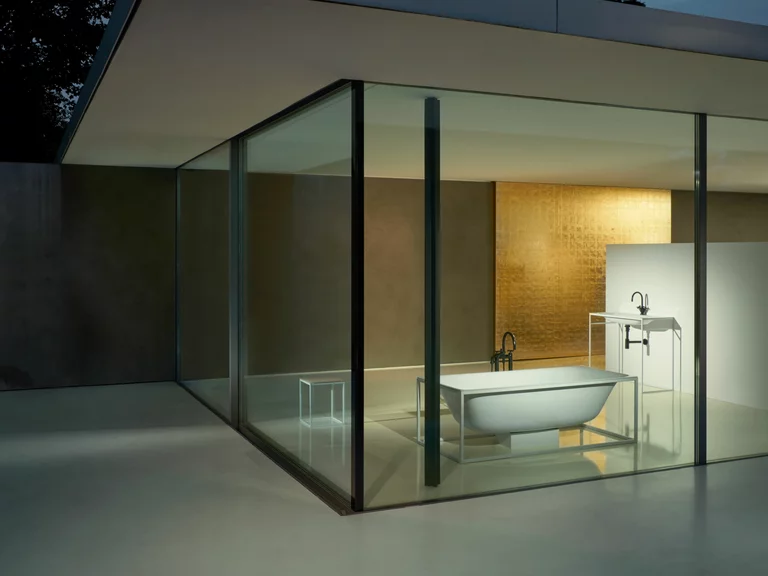 BetteLux Bañera con forma El diseño fluido y natural de la bañera BetteLux Shape es el resultado de una forma básica orgánica y unos bordes exteriores extremadamente filigranados.