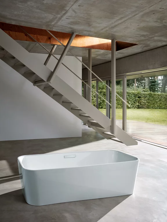 BetteArt bañera  Como si estuviera formada de una sola pieza, la BetteArt es una bañera independiente en su forma más pura.