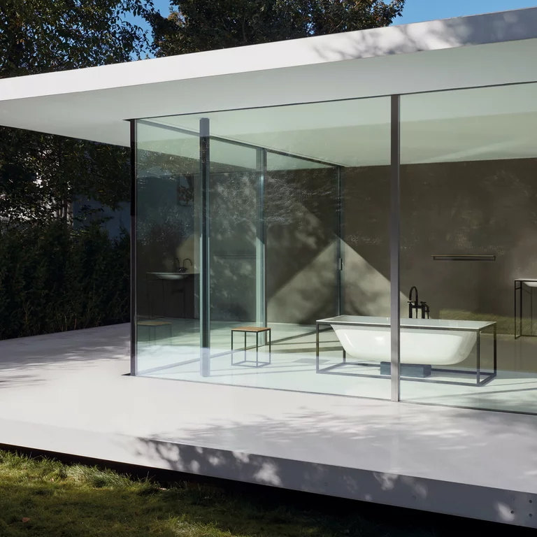 BetteLux Bañera con forma El diseño fluido y natural de la bañera BetteLux Shape es el resultado de una forma básica orgánica y unos bordes exteriores extremadamente filigranados.