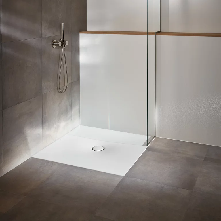 Plato de ducha BetteFloor La ducha a ras de suelo BetteFloor impresiona sin llamar la atención. Su superficie no porosa garantiza una higiene sin concesiones en el baño.