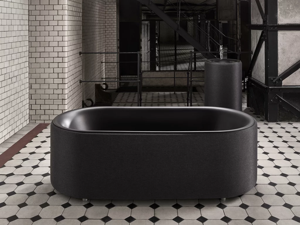 BetteLux Bañera Oval Couture Las primeras bañeras vestidas de tela llevan la comodidad al baño y el confort del baño a los salones.