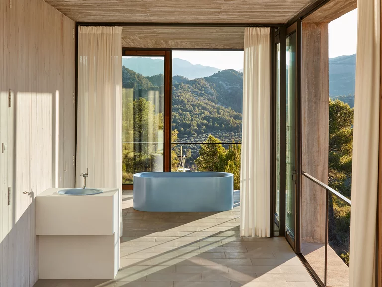 BetteLux Oval Silhouette Badewanne und Waschtisch in der Effektfarbe Blue Satin