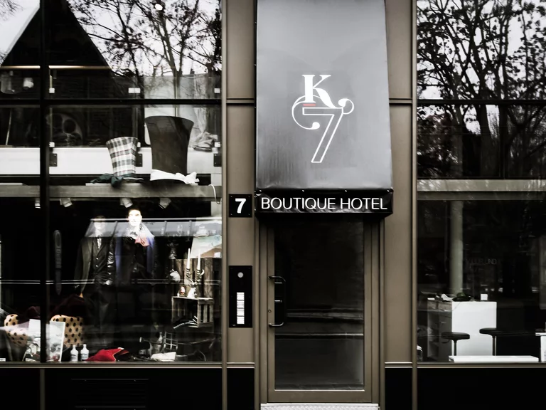 Boutiquehotel K7, Bad Nauheim, con facciata storica. L'hotel boutique K7 a Bad Nauheim combina un edificio storico con un design interno moderno.