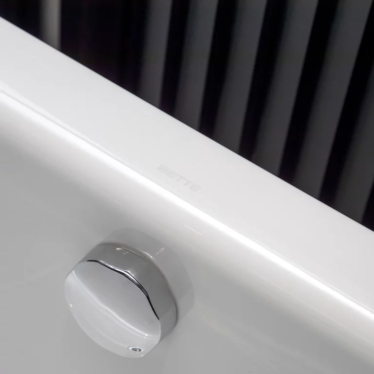 La baignoire deux places BetteStarlet Flair Oval pour un chic minimaliste et offre ainsi exactement l'élégance réduite qui souligne l'impression générale de bon goût de la maison.