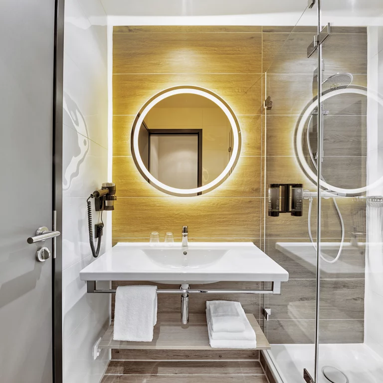 Piatto doccia BetteUltra Installazione sopraelevata BetteUltra nell'H2 Hotel Seestern, Düsseldorf
