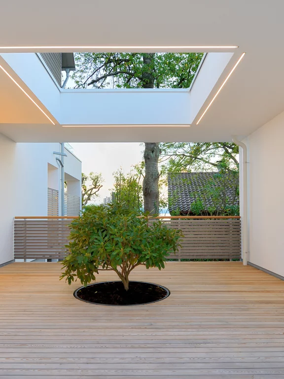 The airily constructed show house "Haus am See", Lake Constance. The light, airy design of the "Haus am See" show house on Lake Constance creates a connection to nature - also through the use of natural materials.