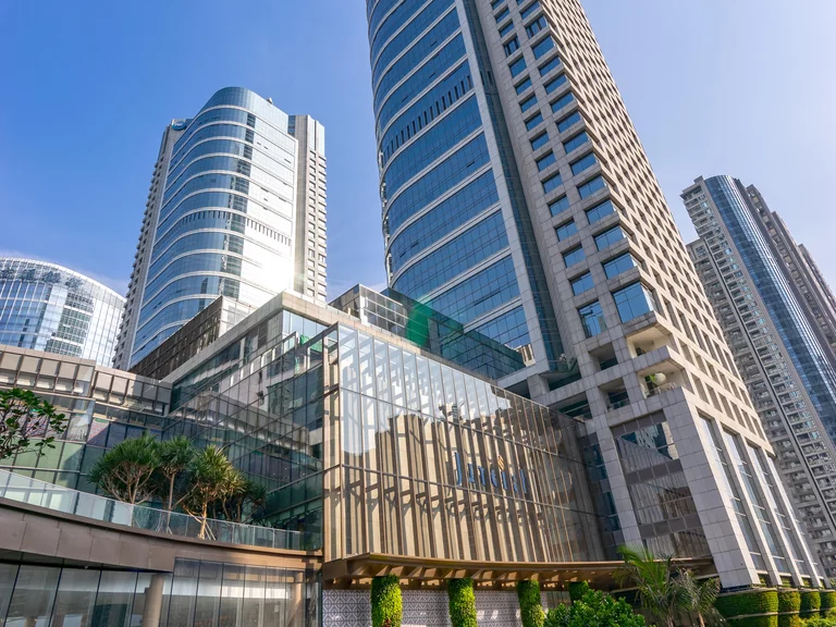 Das moderne Hotel Jumeirah Guangzhou, China, befindet sich im Zentrum der Stadt und ist die perfekte Destination für Geschäfts- und Freizeitreisende.