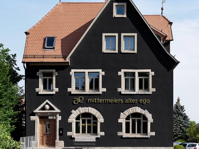 Das Hotel Mittermeiers Alter Ego in Rothenburg. Das Hotel Mittermeiers Alter Ego vereint die Qualität eines High-End-Designhotels mit der Ungezwungenheit eines privaten Apartments.