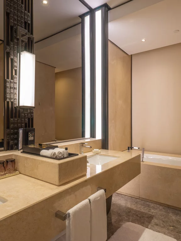 Пуристические элементы ванны BetteFree в отеле Nanjing Jumeirah, Китай. Пуристические элементы ванны BetteFree в отеле Nanjing Jumeirah, Китай, поддерживают теплую, гостеприимную атмосферу.