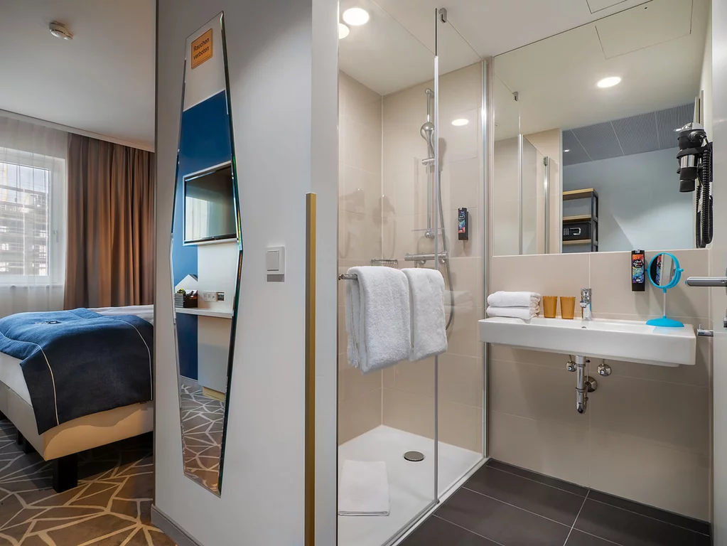 BetteUltra Duschwanne mit Antirutsch Pro Erhöhter Einbau BetteUltra Duschwanne mit BetteAntirutsch Pro im Niu Ridge Hotel, Halle