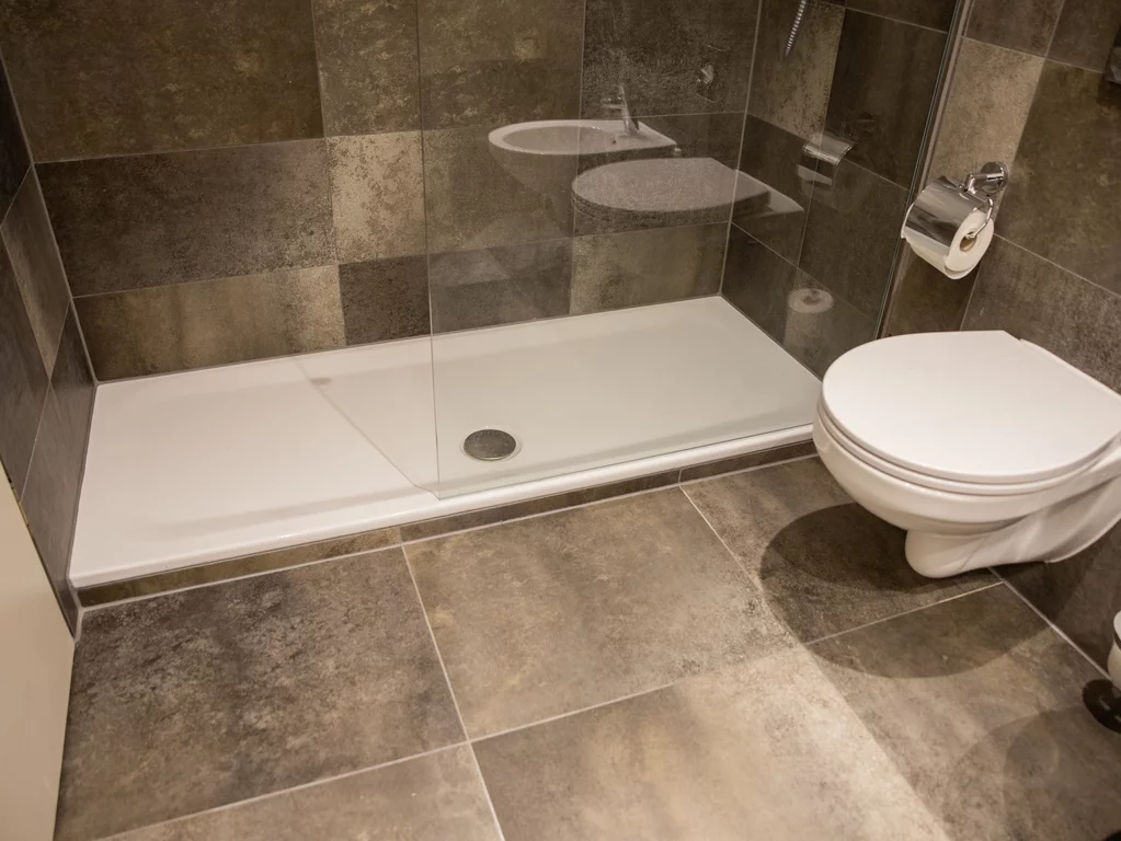 BetteUltra shower tray Raised installation BetteUltra in the Ravensberger Hotel, Bielefeld