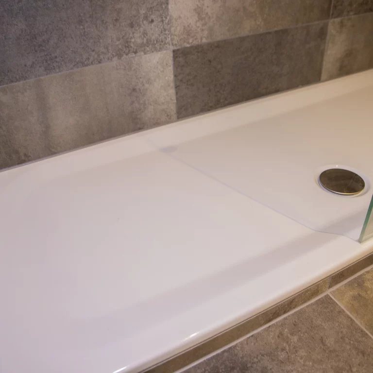 BetteUltra shower tray Raised installation of BetteUltra shower tray in the Ravensberger Hotel, Bielefeld