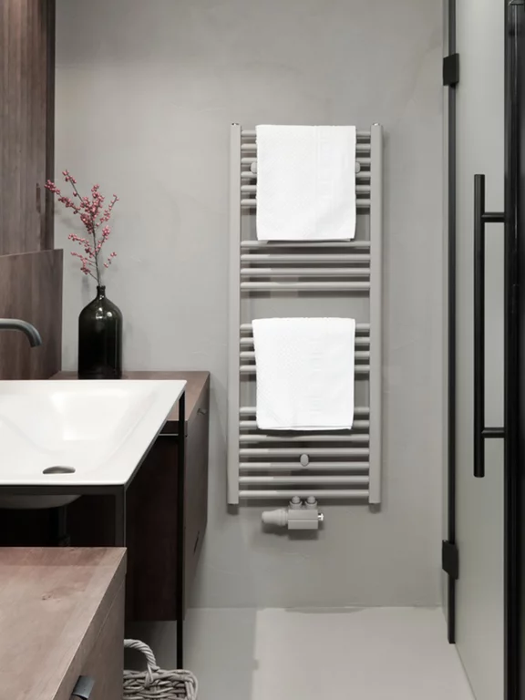 Salle de bains Eco, Rigele Royal Hotel, Autriche, avec lavabo BetteLux Shape. La salle de bains moderne Eco de l'hôtel Rigele Royal, en Autriche, a été équipée d'un lavabo BetteLux Shape.