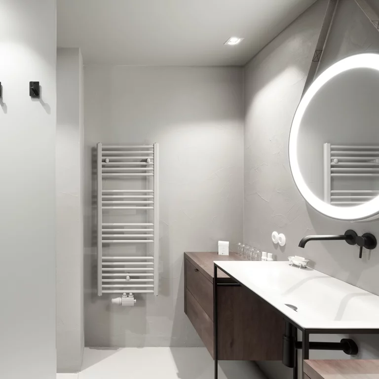 L'élégant lavabo BetteLux Shape à l'hôtel Rigele Royal, Autriche. Le lavabo BetteLux Shape, élégant et épuré, dans la suite familiale de l'hôtel Rigele Royal, Autriche.
