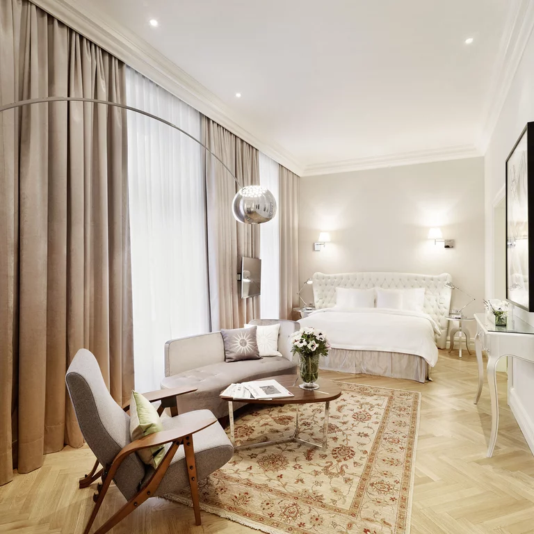 维也纳Sans Souci豪华酒店的卧室结合了周到的设计、精美的材料和豪华的细节。