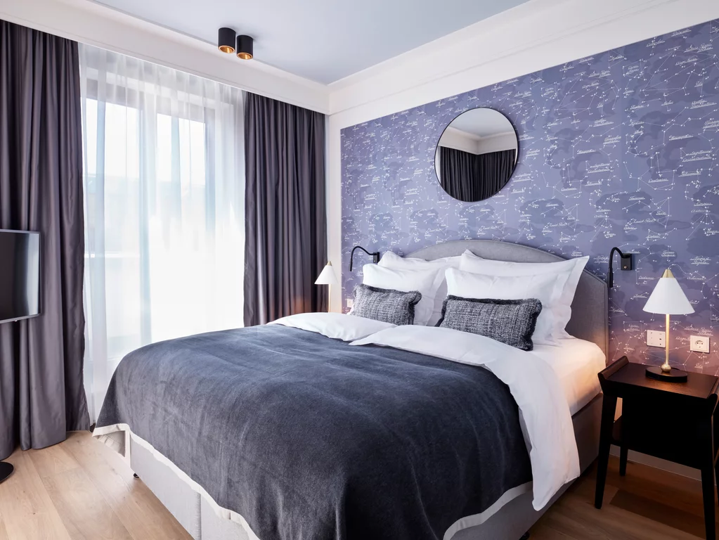 Slaapkamer in Hotel Tortue, Hamburg. De gezellige kamers in Hotel Tortue, Hamburg, herinneren aan de elegantie van het begin van de 19e eeuw.