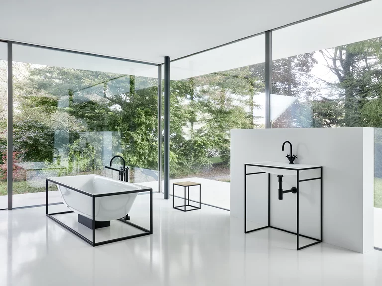 BetteLux Shape Designlinie incl. Badewanne, Hocker und Waschtisch Designlinie BetteLux Shape in weiß mit schwarzem Gestell bestehend aus freistehender Badewanne und Waschtisch + Hocker