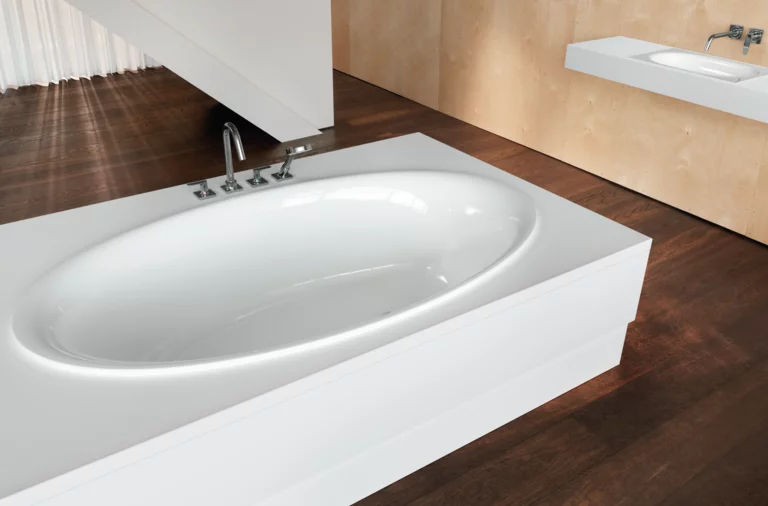 Oval steel-enamel bathtub integrated into white surround
